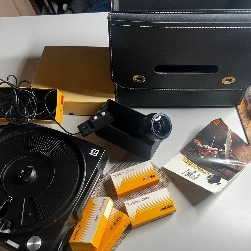 Kodak Carousel 760H Auto-Focus Slide Projector with Ektanar C Zoom Lens & Slides